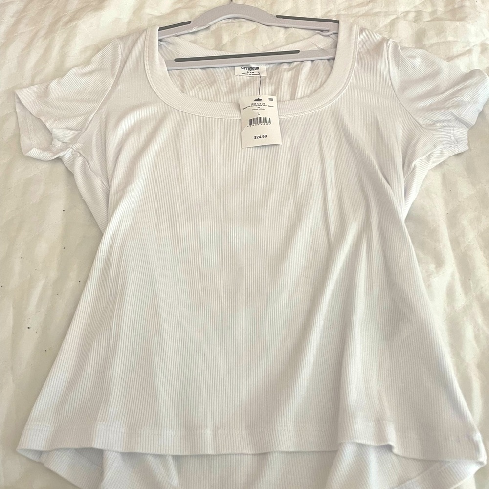 white cotton on tee never worn